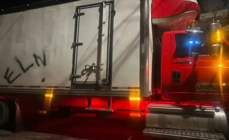 Abra la transición a Buenaventur nuevamente, después del cilindro y la combustión de tres tractomuli por Eln

 – Primer plano