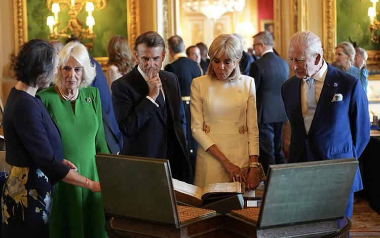 Brigitte Macron humilla a Emmanuel Macron en público: él responde «Bromeamos»
– Primer plano