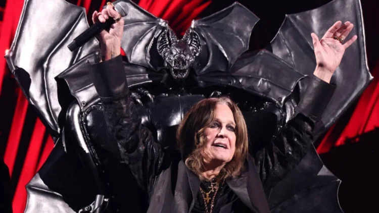 Con la voz rota, Ozzy Osbourne se despide y canta así en el momento emocional

 – Primer plano