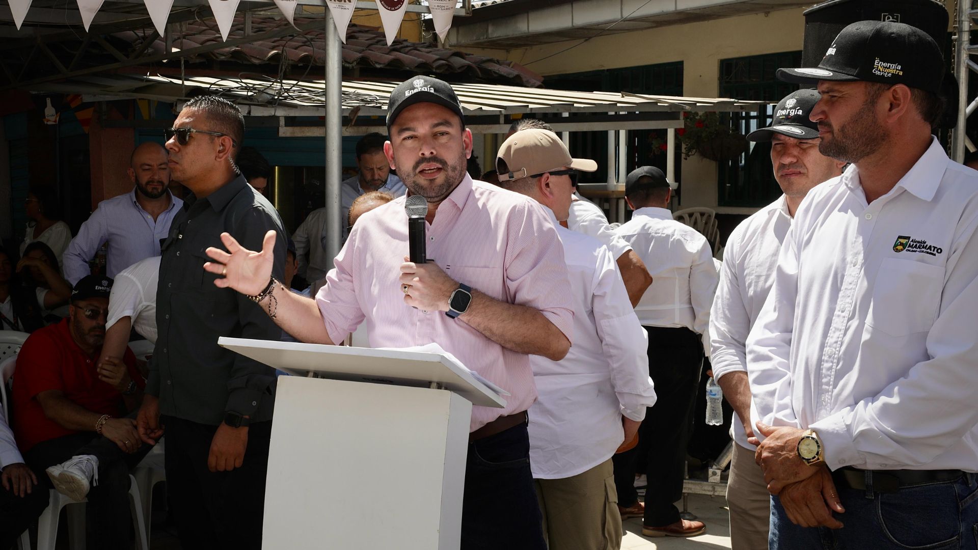 Ministro Hidroeléctrico de Minas y Energía

 – Primer plano