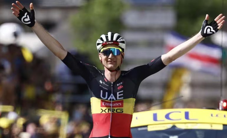 Tim Wellens gana la etapa 15 del Tour de Francia
– Primer plano