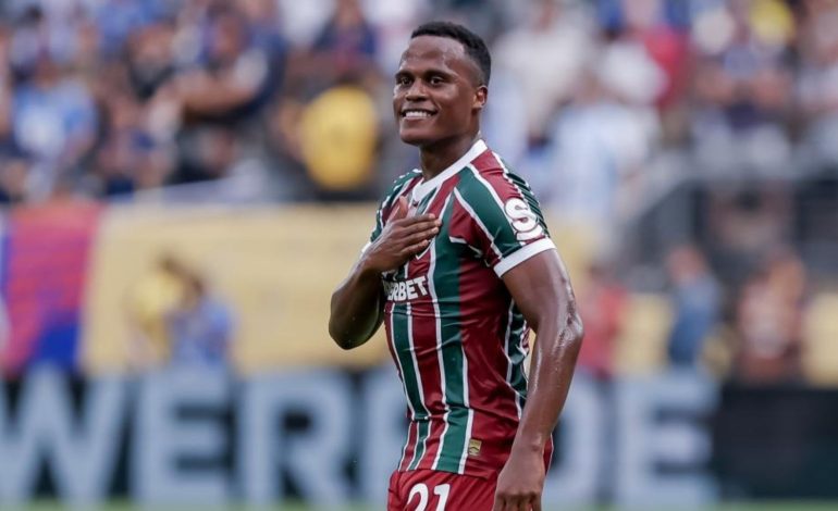 Jhon Arias se prepara para viajar al fútbol inglés

 – Primer plano