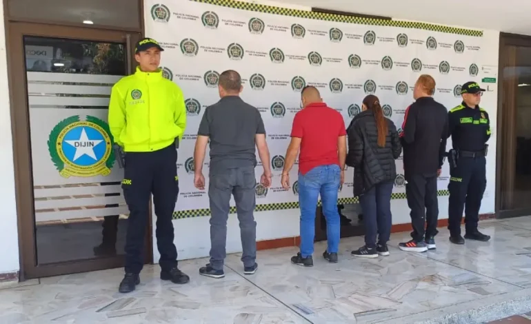 Crearon cinco compañías a partir de fachadas de moda y calzado para evitar más de 126,000 millones de pesos en impuestos: cuatro personas fueron atrapadas
– Primer plano