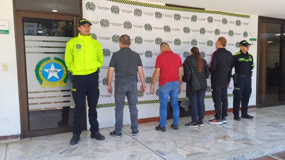 Crearon cinco compañías a partir de fachadas de moda y calzado para evitar más de 126,000 millones de pesos en impuestos: cuatro personas fueron atrapadas

 – Primer plano
