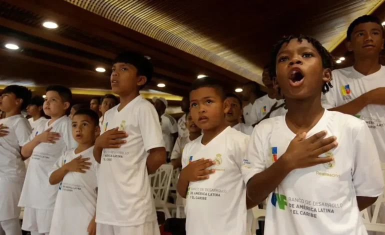 De esta manera, la alianza nació para apoyar los valores a través del fútbol, dirigido a 150 niños

 – Primer plano