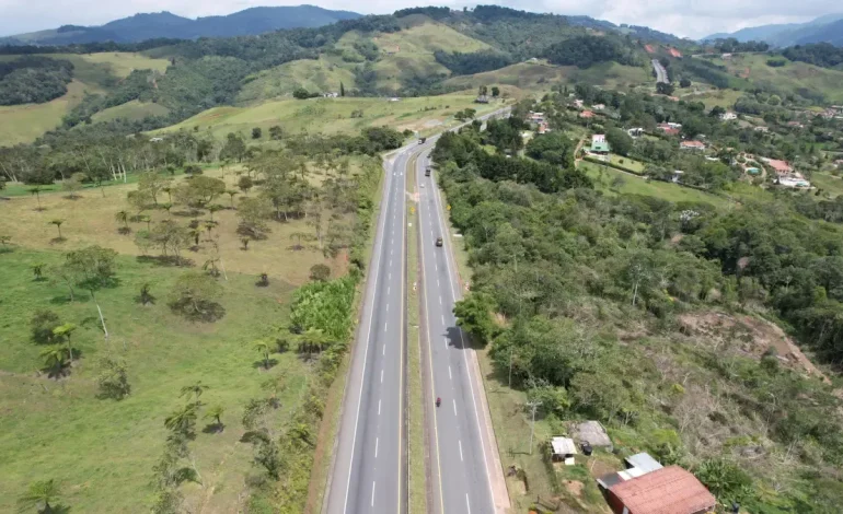 El gobernador Valle del Cauca dio una parte de la paz sobre la seguridad vial entre Buga y Buenaventura, después de intimidar a los conductores de camiones
– Primer plano