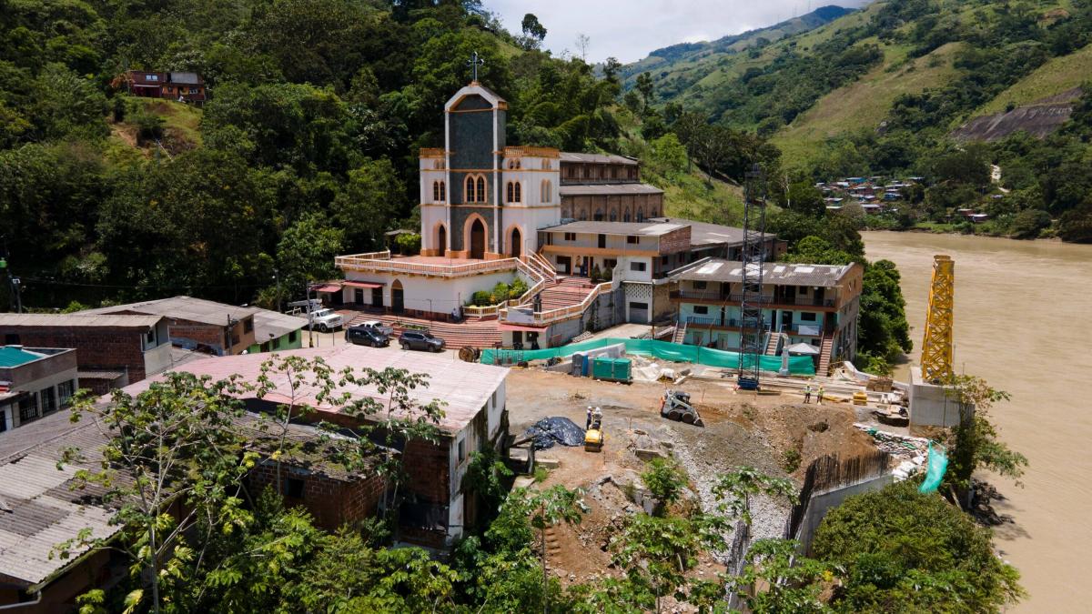 FARC disunda de carreteras instaladas en el corredor de la carretera

 – Primer plano