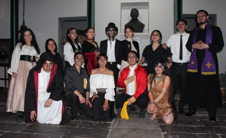 «Deja que te digan» Noche de teatro en pasto

 – Primer plano