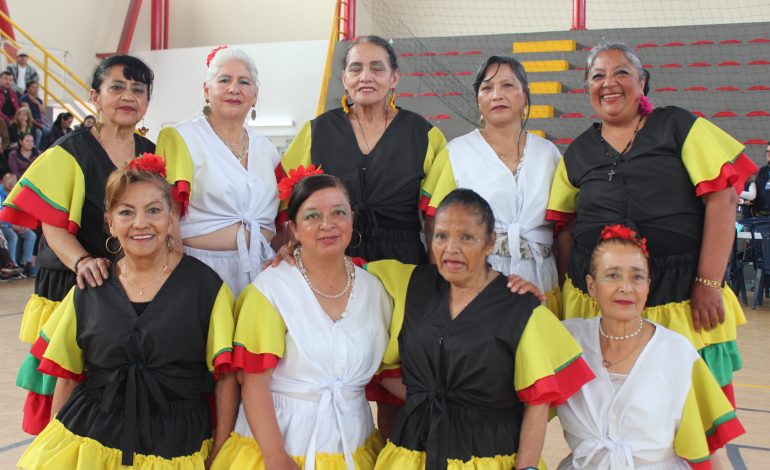 Los adultos mayores llenaron el coliseo del trabajador en pasto con folklore

 – Primer plano