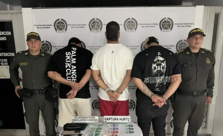 Fue una señal que salvó la vida de secuestro en el automóvil para advertir a la policía en la pulgada sureña.

 – Primer plano