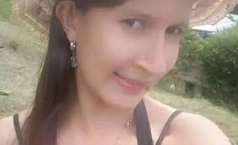 Grabaron creciendo desde el río y vieron cómo el presente estaba tirando de la mujer en el enamoramiento: «¡Terrible, lo tomó!»

 – Primer plano
