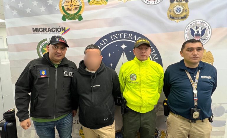 Los ciudadanos ekuadorianos buscaron el tráfico de drogas y el terrorismo en Bogotá

 – Primer plano