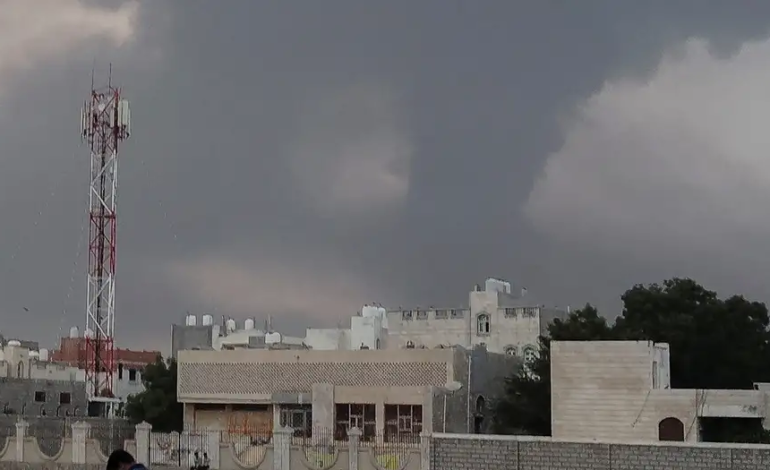 Hodeida Harbour en Yemen bombardeado por Israel
– Primer plano