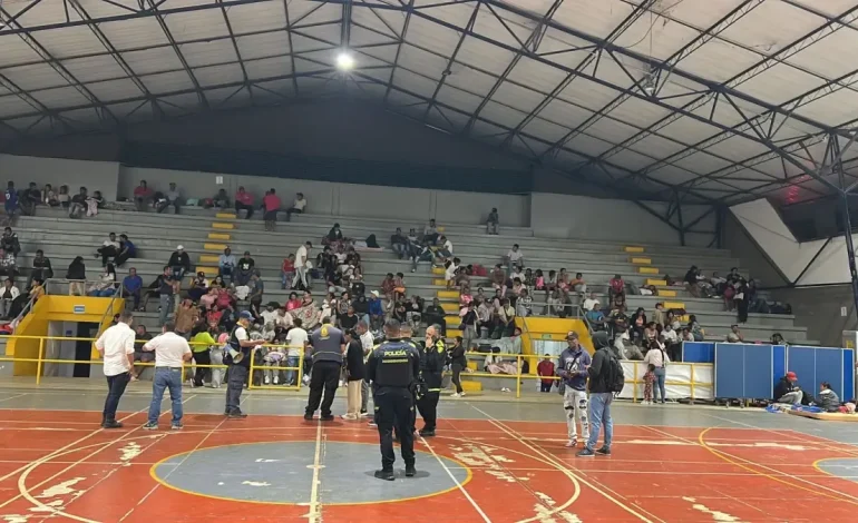 Incluso en Tippers, los habitantes de Ampudia y la aldea de La Pradea, de Jamundí, huyeron después de la lucha del ejército y los disidentes «Jaime Martínez»
– Primer plano