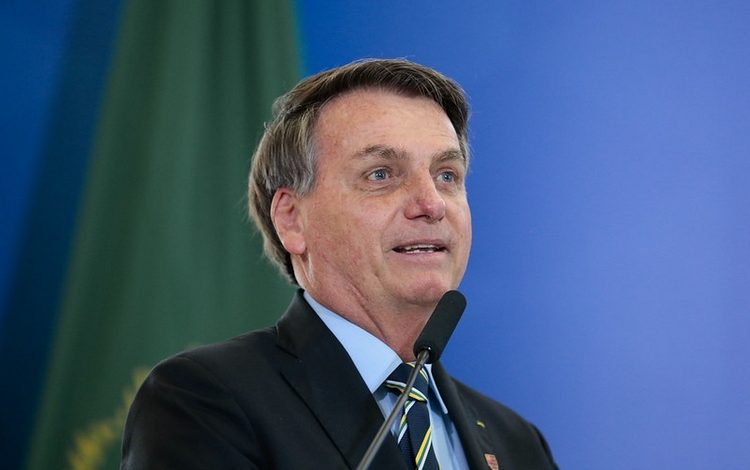 El juez brasileño prohibió al ex presidente Jair Bolsonaro para usar las redes sociales y el monitoreo electrónico forzado de tobillo

 – Primer plano