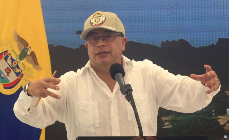 Jefe de la red de comunicación suministrada por el estado

 – Primer plano