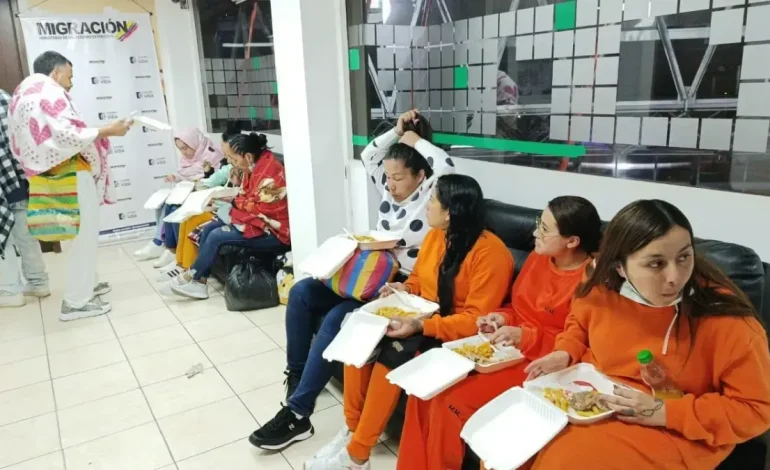 La mayoría de los prisioneros nacionales deportados al país de Ecuador ya serían liberados en las ciudades de Cali y Bogotá
– Primer plano