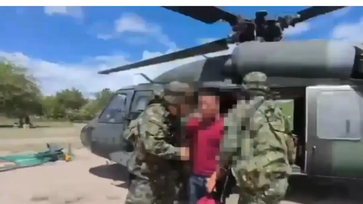 Maniobra de aire compleja del ejército para salvar a un hombre que sería secuestrado por disidentes

 – Primer plano