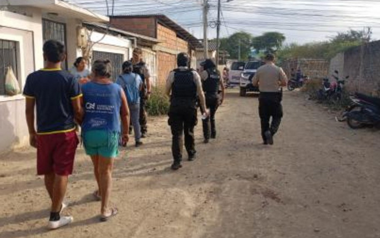 Masacre en Ecuador hojas 12 muertos: hombres armados dispararon desprevenidos dentro de una piscina en las playas, provincia de Guayas
– Primer plano