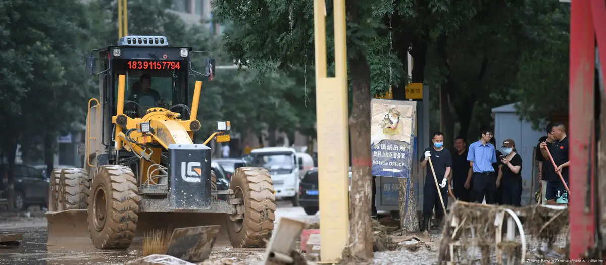 Miles de personas fueron evacuadas por fuertes lluvias en Beijing

 – Primer plano