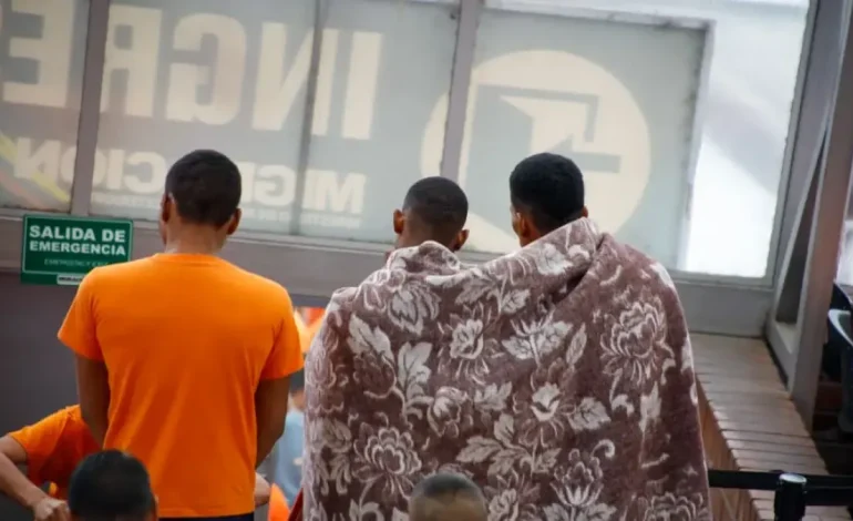 Pagaron oraciones en el país vecino por delitos graves.

 – Primer plano