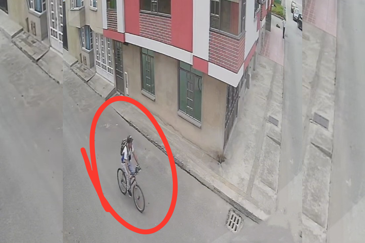 Una mujer fue víctima de acoso sexual para un ciclista

 – Primer plano
