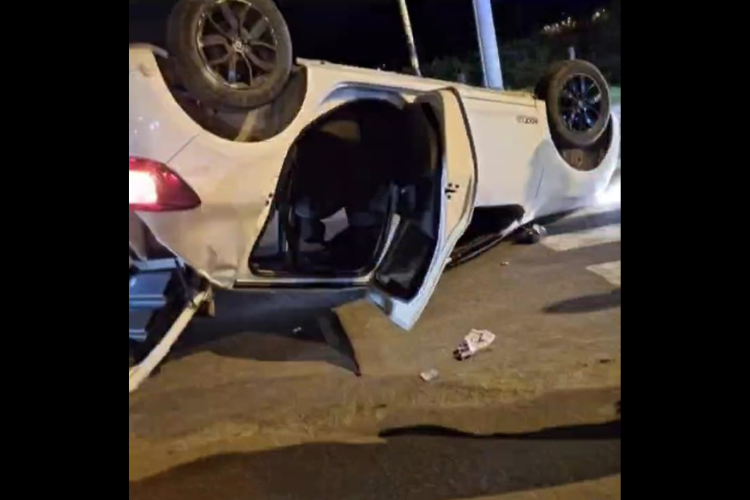 El conductor causó un accidente grave y huyó y dejó una familia herida

 – Primer plano