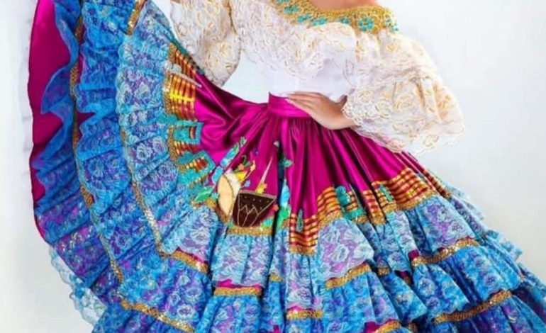 Nariñense es la reina de San Pedro Espinal-Tolima 
 – Primer plano