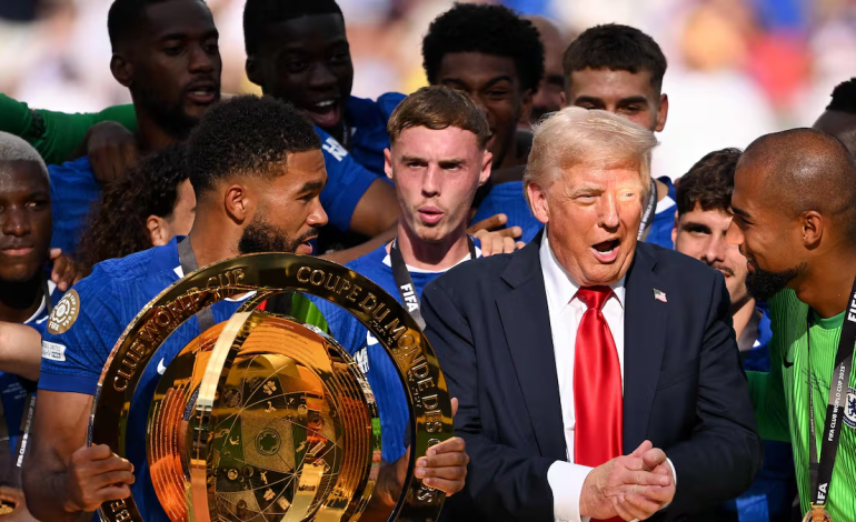 Trump se quedó con el trofeo original de la Copa Mundial de Clubes

 – Primer plano
