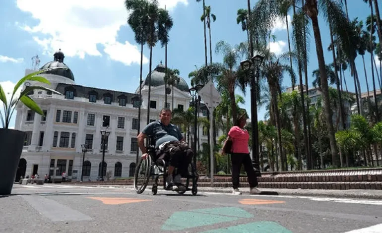 Square Cayzedo está semi -tonizado, nuevamente

 – Primer plano