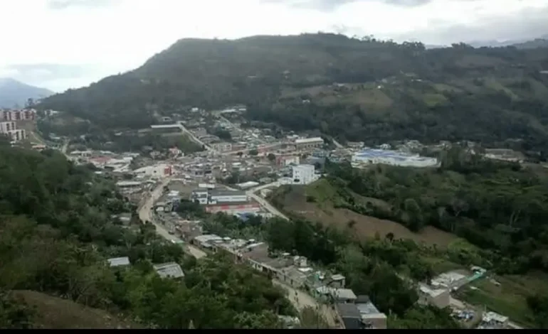 Un ataque terrorista con drones explosivos contra la estación de policía, entraron en pánico en Peñol (Nariño) unas horas después de organizar la fiesta patrón

 – Primer plano