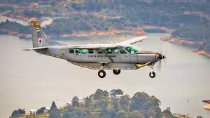 Air Terror: avión con 15 puentes de paracaídas que se estrellan después del error mecánico

 – Primer plano