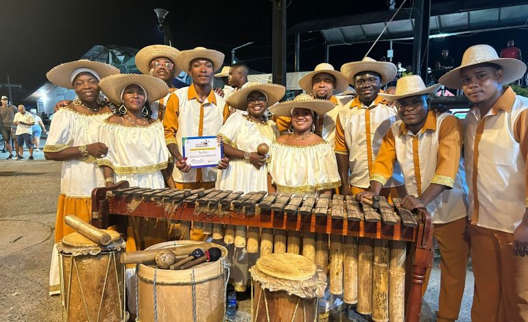 Batea: Juventud, herencia y ritmo en el corazón del Pacífico

 – Primer plano