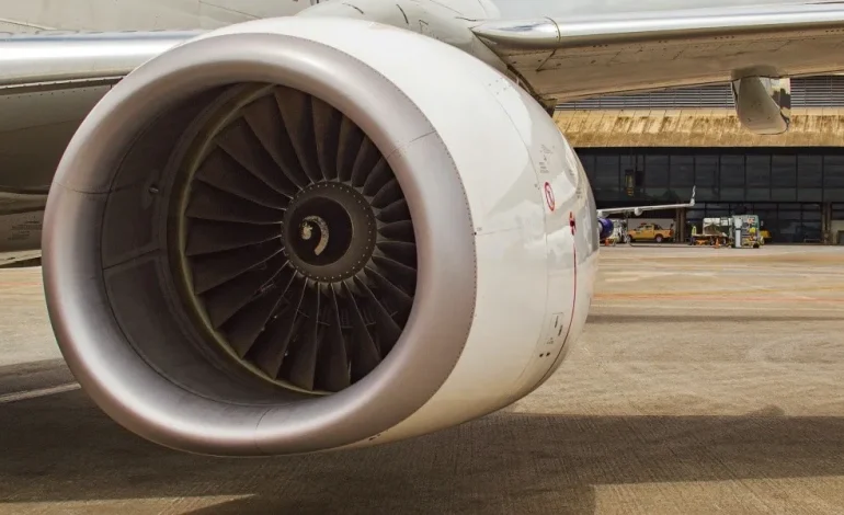 Tragedia en el aeropuerto de Milán: el hombre murió cuando el motor lo absorbe en un avión
– Primer plano