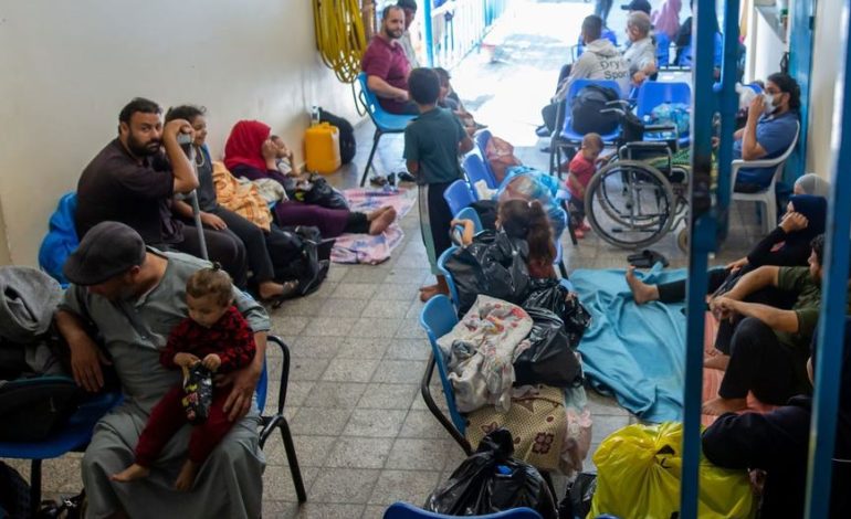 Miles de deficiencia alimentaria desplazada y grave

 – Primer plano