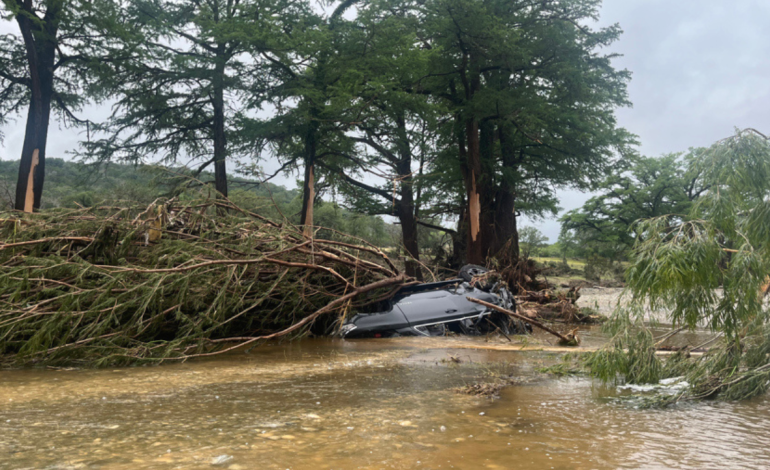 Trump explica la emergencia para las inundaciones en Texas: 41 Falta Sigue
– Primer plano