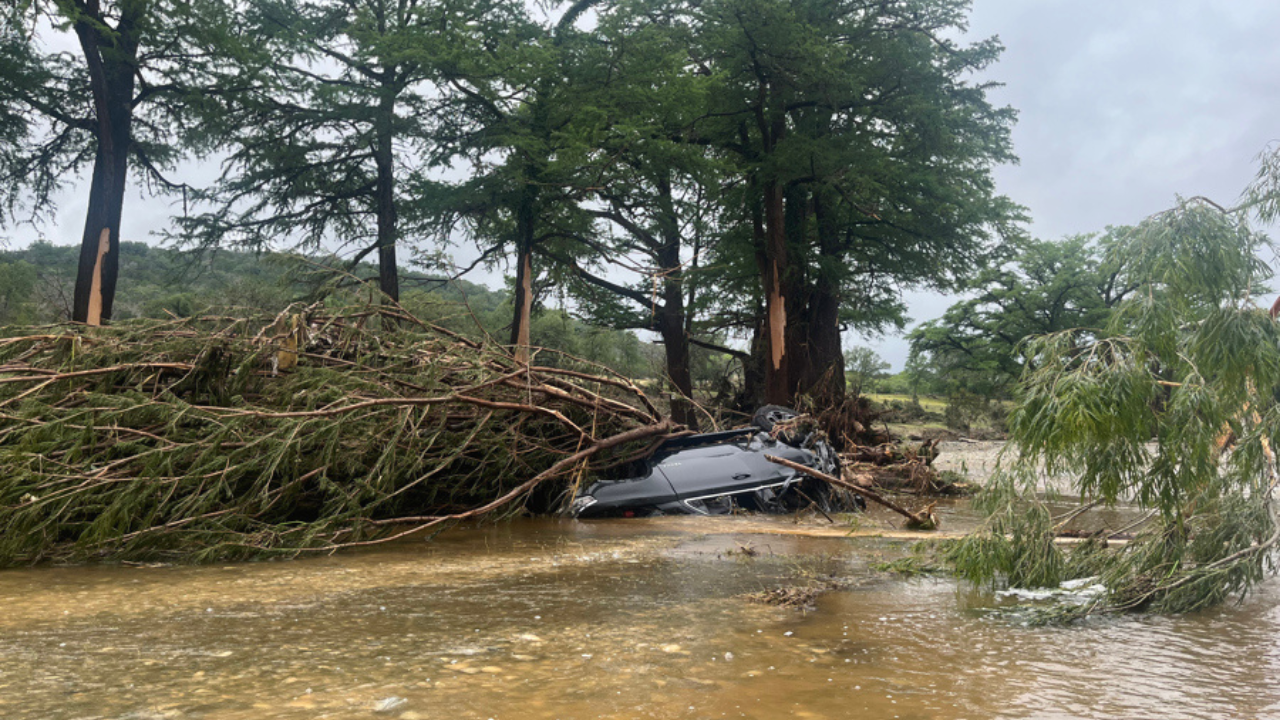 Trump explica la emergencia para las inundaciones en Texas: 41 Falta Sigue

 – Primer plano