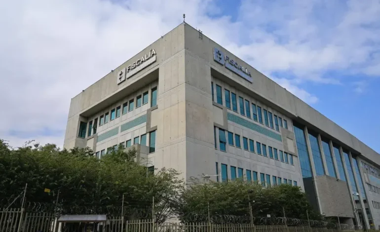 Al forzar a la pandilla, acumuló $ 3160 millones en casas e incluso autos de alto nivel en todo:
 – Primer plano