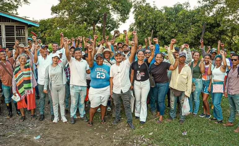 La hormiga recupera 3.851 hectáreas de tierra en Córdoba, que estaban en manos de líderes paramilitares y parto para campesinos y pescadores

 – Primer plano