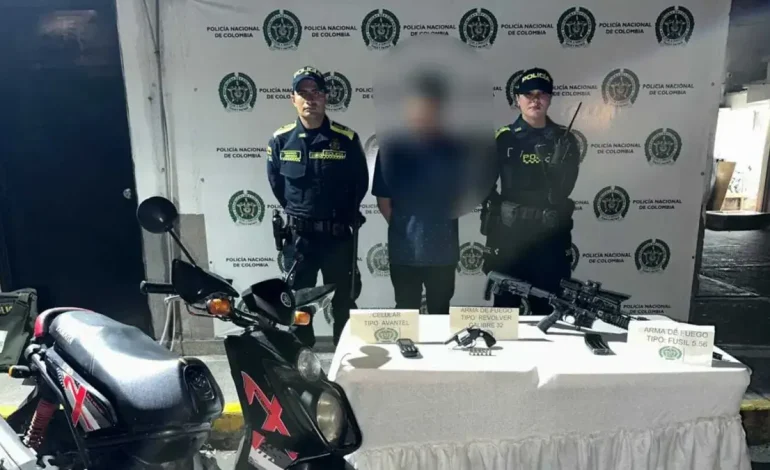 ¿Por qué un hombre usó un rifle en la Sexth Avenue completa, un corredor tradicional en la ciudad? Dijo después de él
– Primer plano