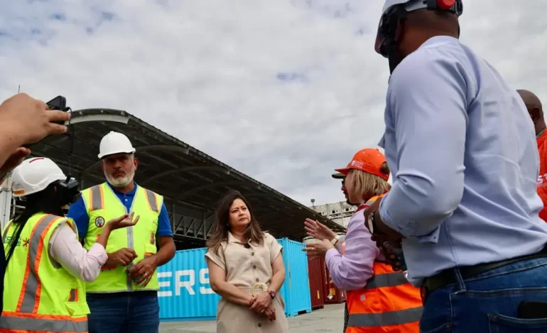 ¿Cuál fue la propuesta del Ministro de Transporte, María Fernanda Rojas para enfrentar el problema de los contenedores vacíos en Buenaventura?

 – Primer plano