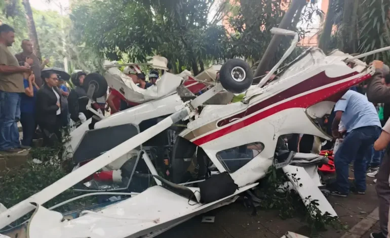 El avión se estrelló contra las carreteras públicas desde el vecindario de Laureles, se sabe sobre el caso

 – Primer plano