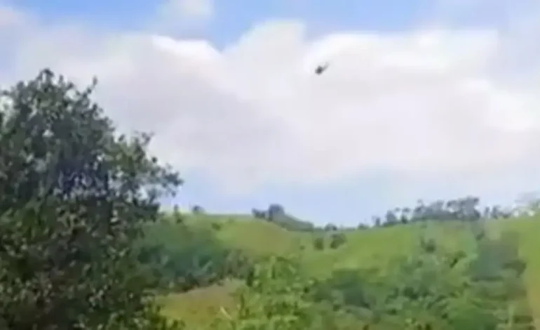Este es el momento en que el helicóptero policial en las zonas rurales en Amalfi, Antioquia

 – Primer plano