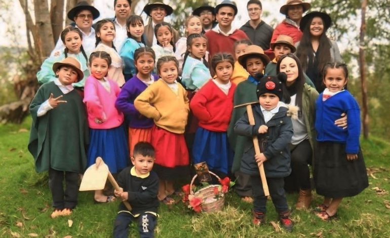 Runakay y los lazos dorados de Balconcito de generaciones

 – Primer plano