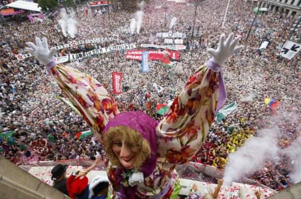 Partido, poesía y compromiso social: así es como comenzó Asete Nagusia 2025 desde Arriaga

 – Primer plano