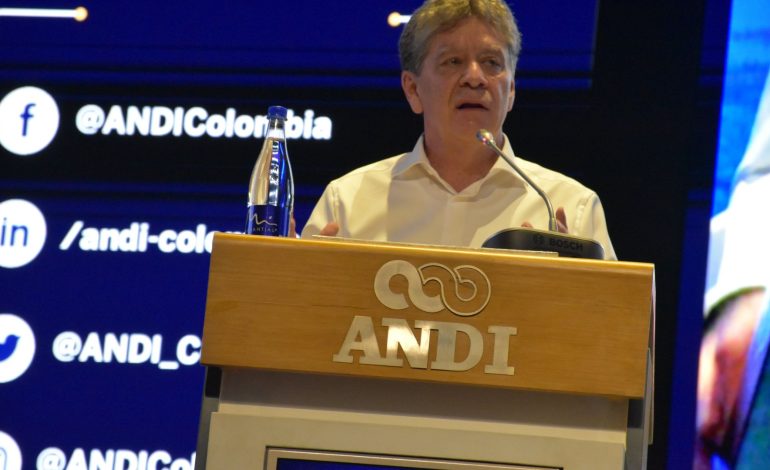 Andi celebra su asamblea sin llamar a Gustavo Petro
 – Primer plano