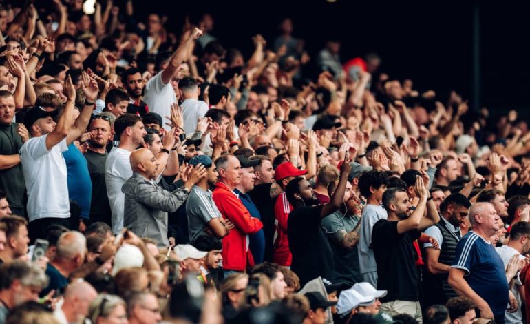 La corbata del Manchester United
– Primer plano