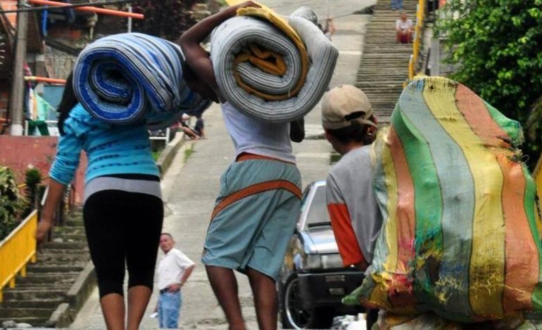 La oficina del portavoz advierte el desplazamiento forzado en anorí, luchando

 – Primer plano