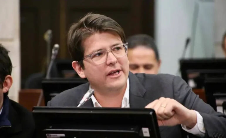 Los líderes sociales sobresalientes y las personalidades importantes de la política de Cauca lamentaban la muerte del senador Miguel Uribe

 – Primer plano