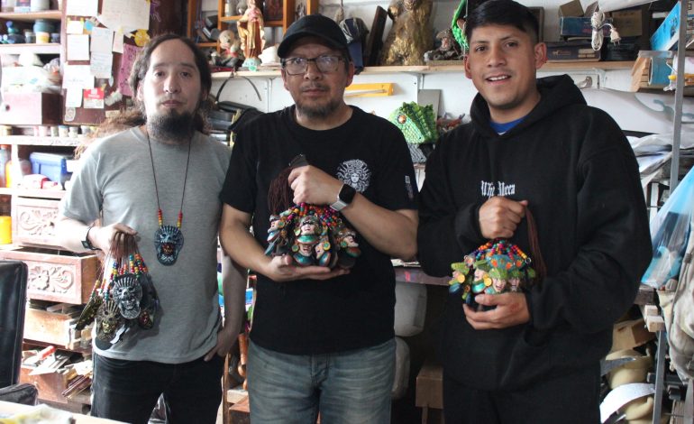 El arte del carnaval de blanco y negro en miniatura

 – Primer plano